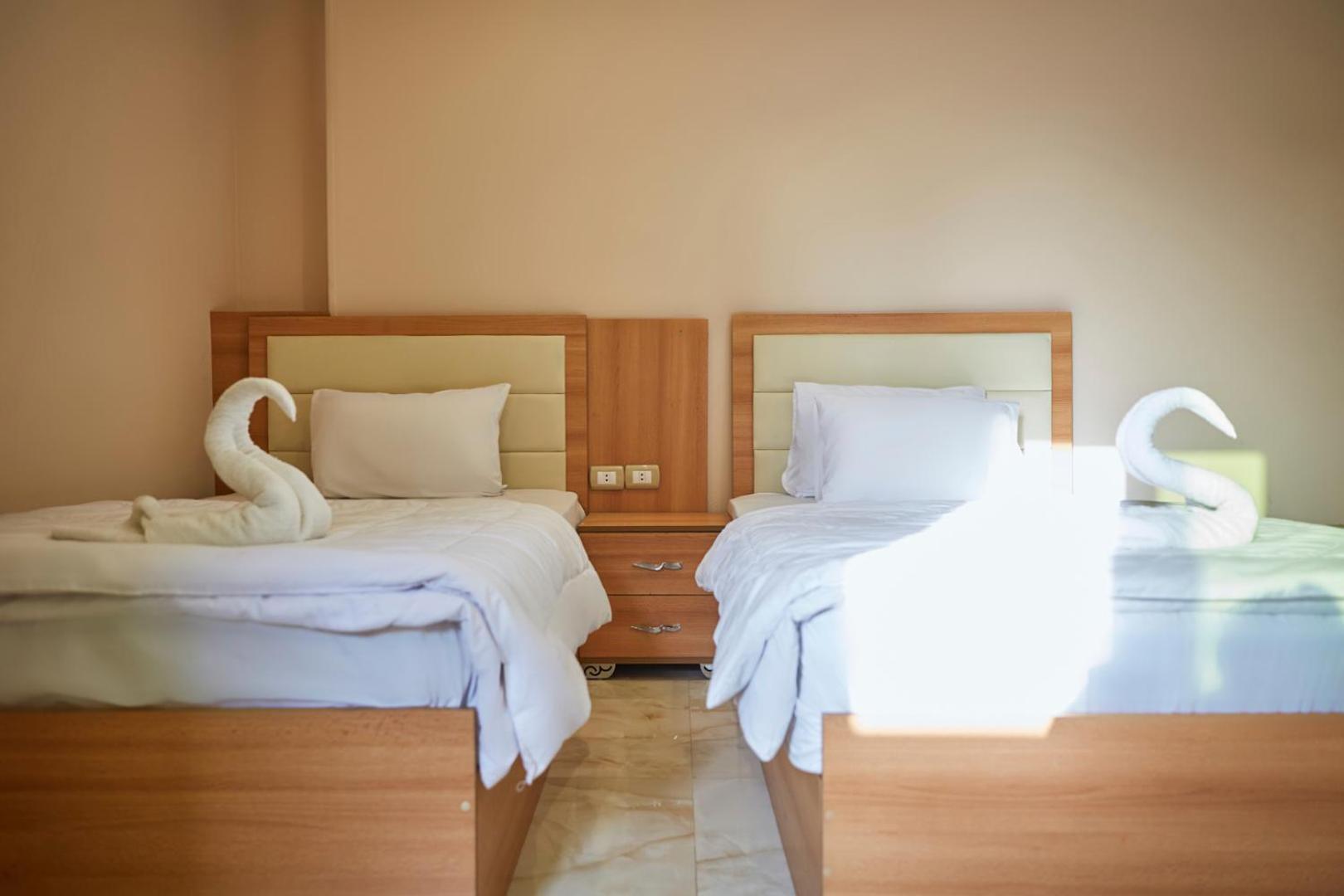 Kafret el-Gabal Grand Golden Pyramids View Hotel מראה חיצוני תמונה
